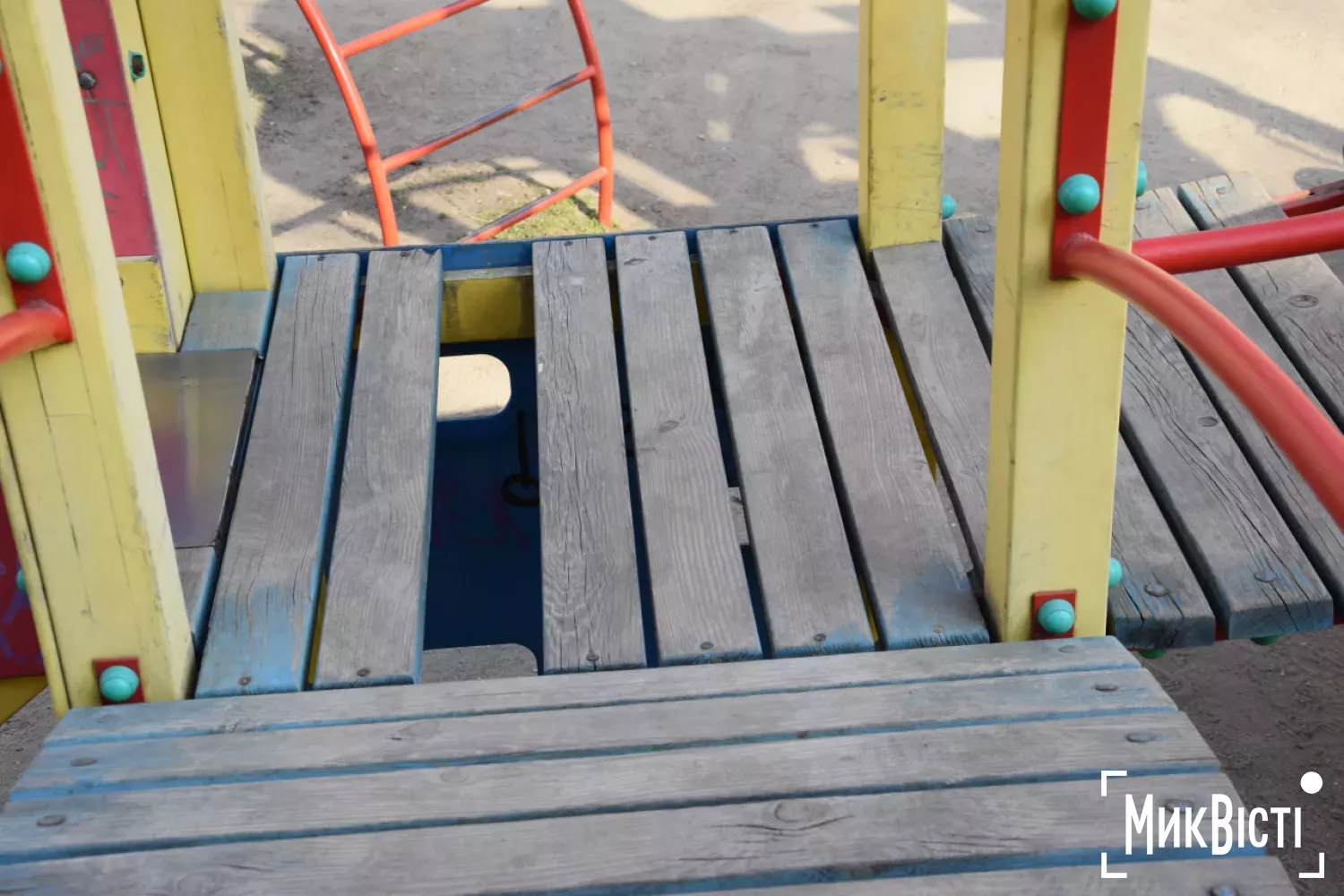 Відламані дошки у лабіринти. Фото «НикВести»