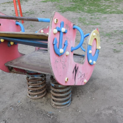 Іржаві конструкції й «корабля». Фото «НикВести»