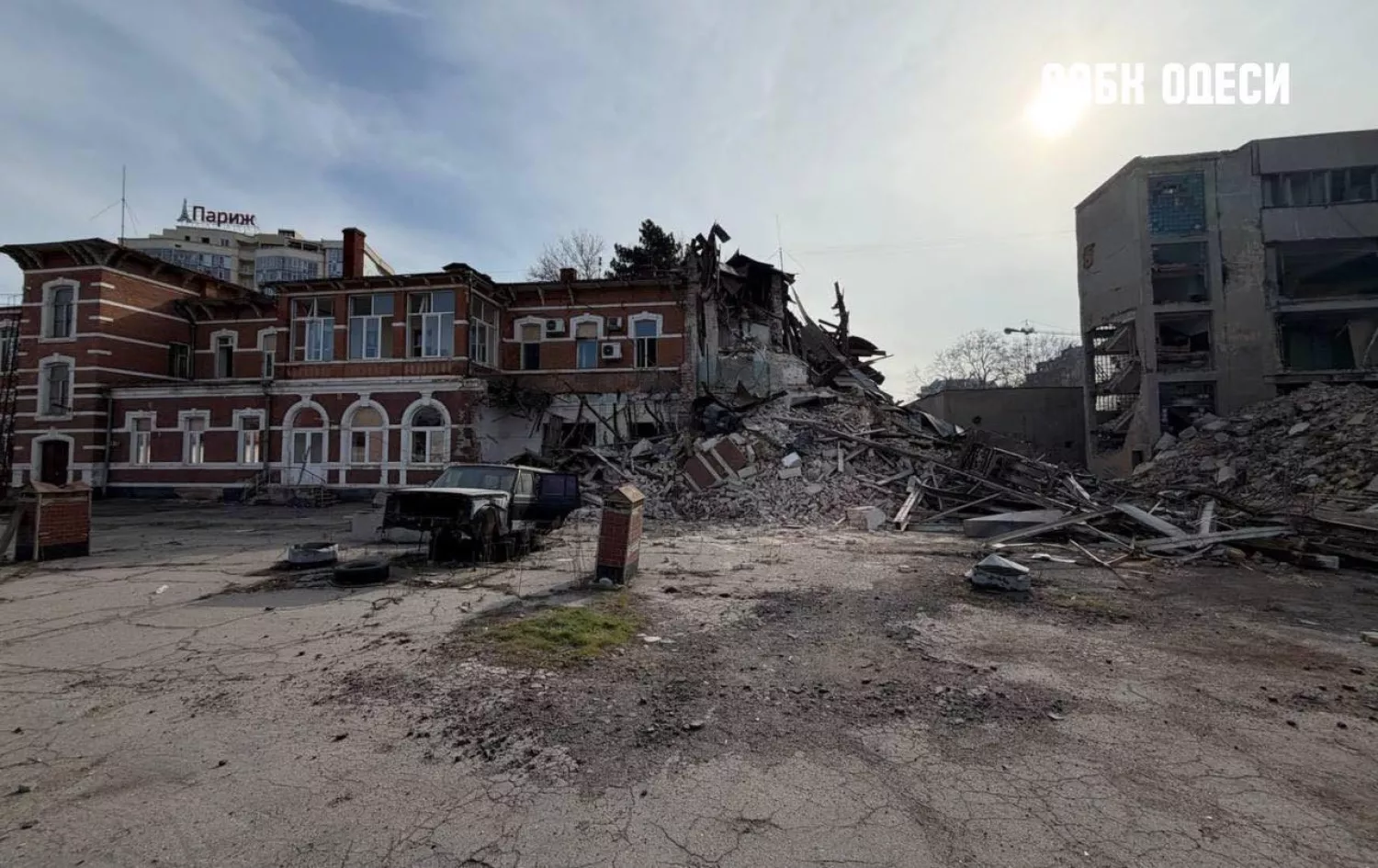 Зруйнована частина будівлі на Французькому бульварі в Одесі. Фото: ДАБК