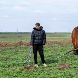 У Радсадівській громаді на розмінованих землях висаджують виноградники. Фото: Даріна Мельничук / МикВісті