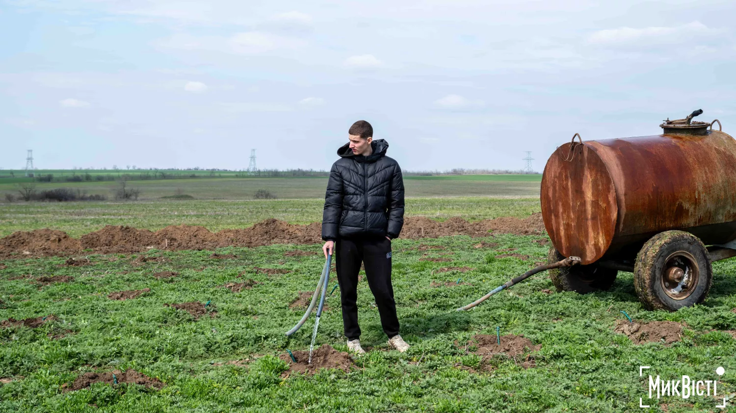 У Радсадівській громаді на розмінованих землях висаджують виноградники. Фото: Даріна Мельничук / МикВісті