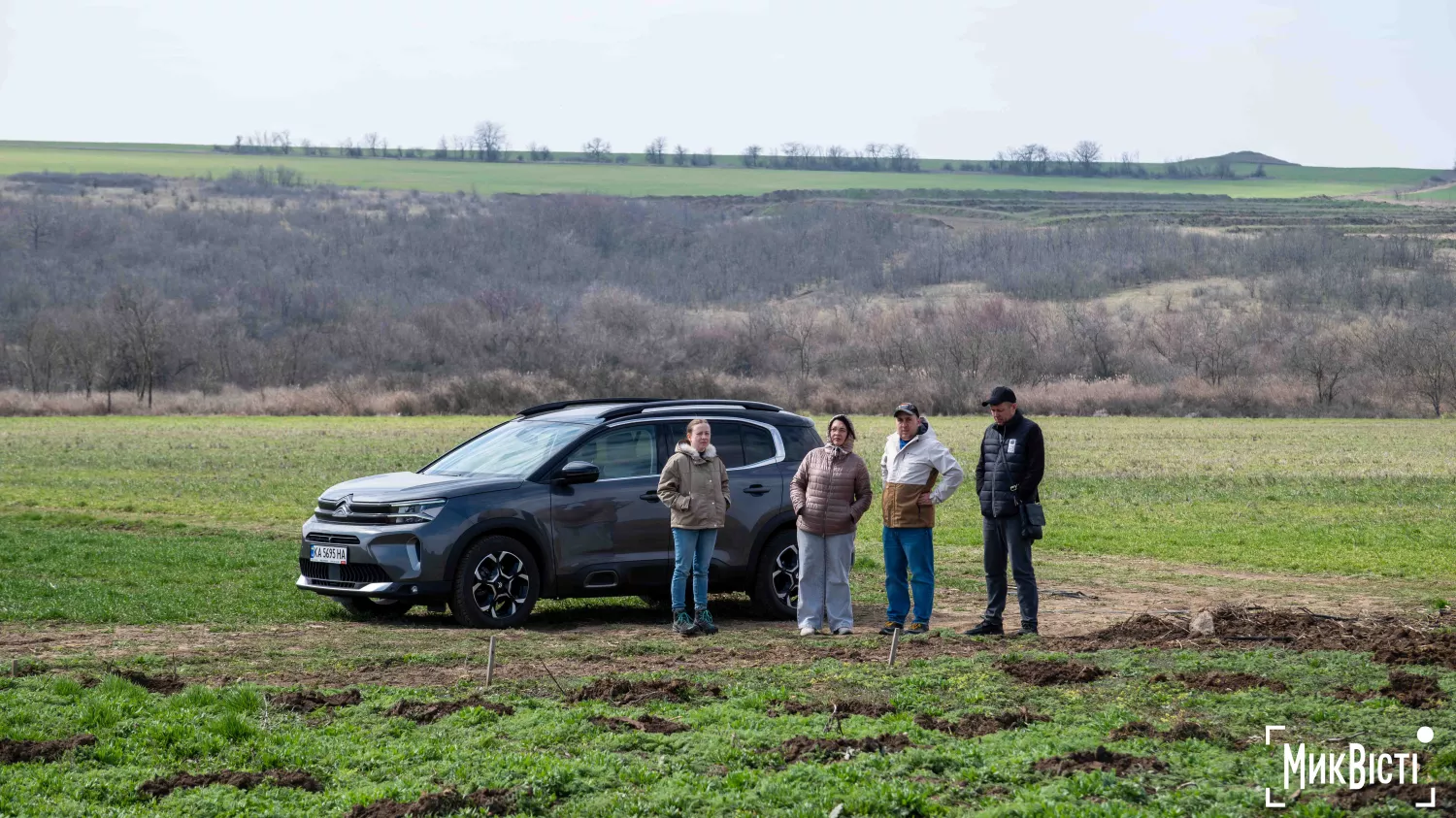 У Радсадівській громаді на розмінованих землях висаджують виноградники. Фото: Даріна Мельничук / МикВісті