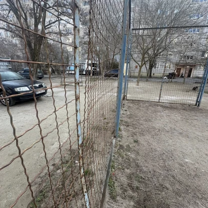 Спортивний майданчик по вул. Лазурній. Фото Юлії Позднякової