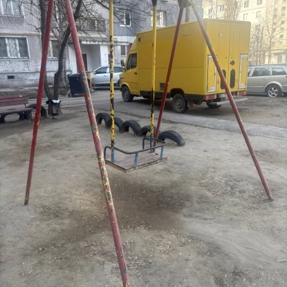 Дитячий майданчик на вул. Лазурній. Фото Юлії Позднякової