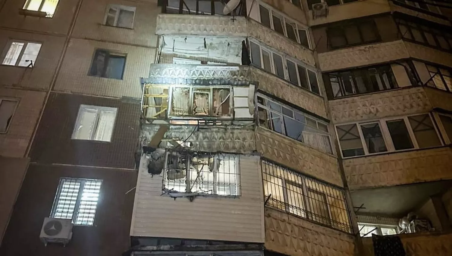 Наслідки обстрілу Одеси 31 березня. Фото: ДСНС