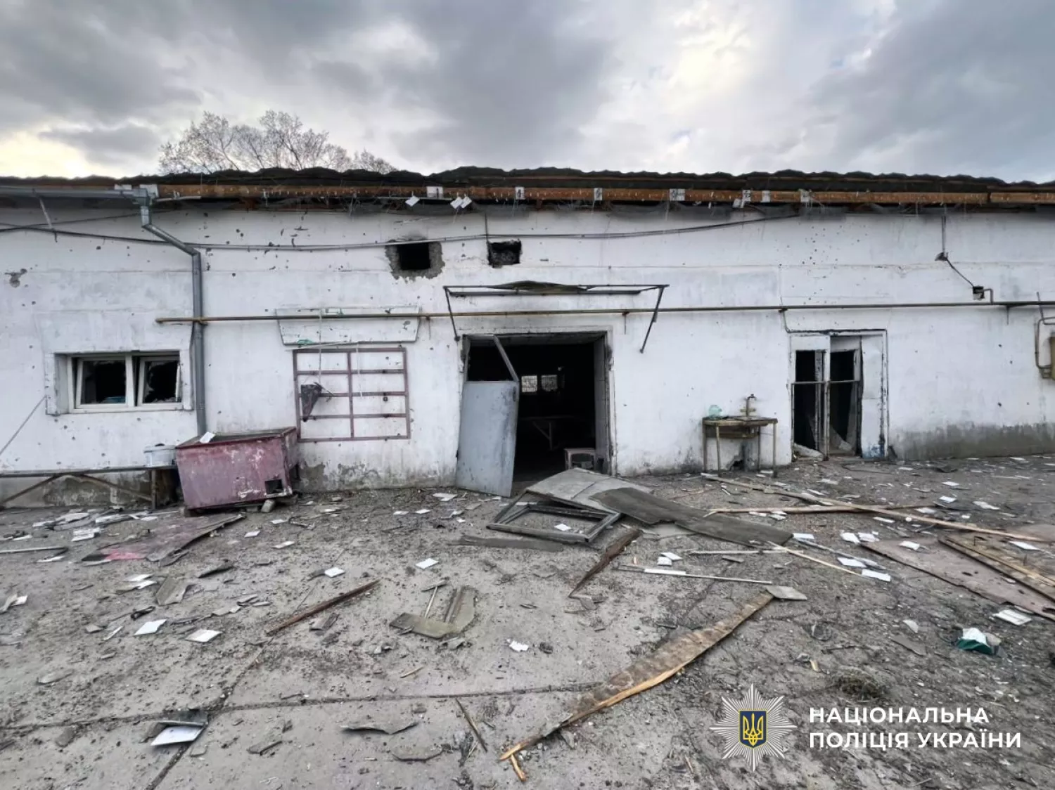 Наслідки обстрілу Херсонщини. Фото: Нацполіція