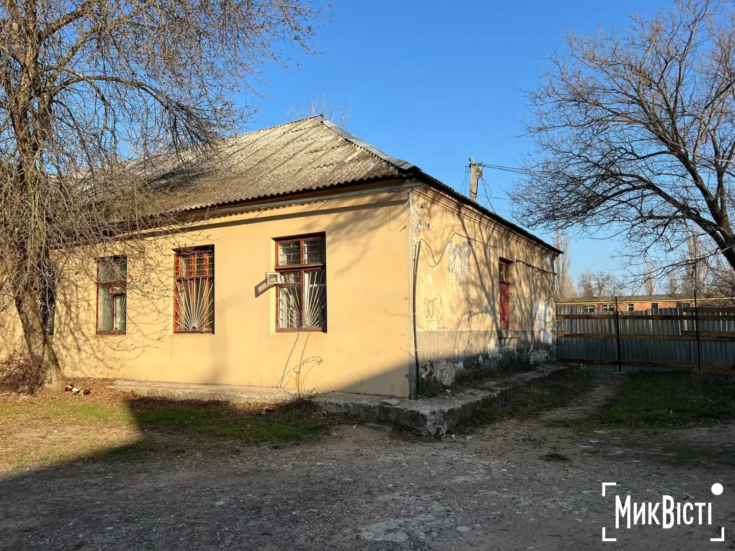 Колишня будівля дитячої музичної школи у мікрорайоні Варварівка, березень 2026 року, фото «НикВести»