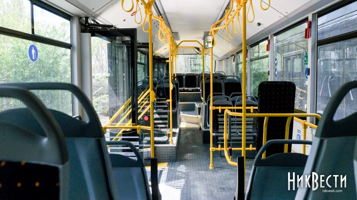 У поминальні дні в Миколаєві запускають додаткові автобуси до кладовища. Ілюстраційне фото: МикВісті