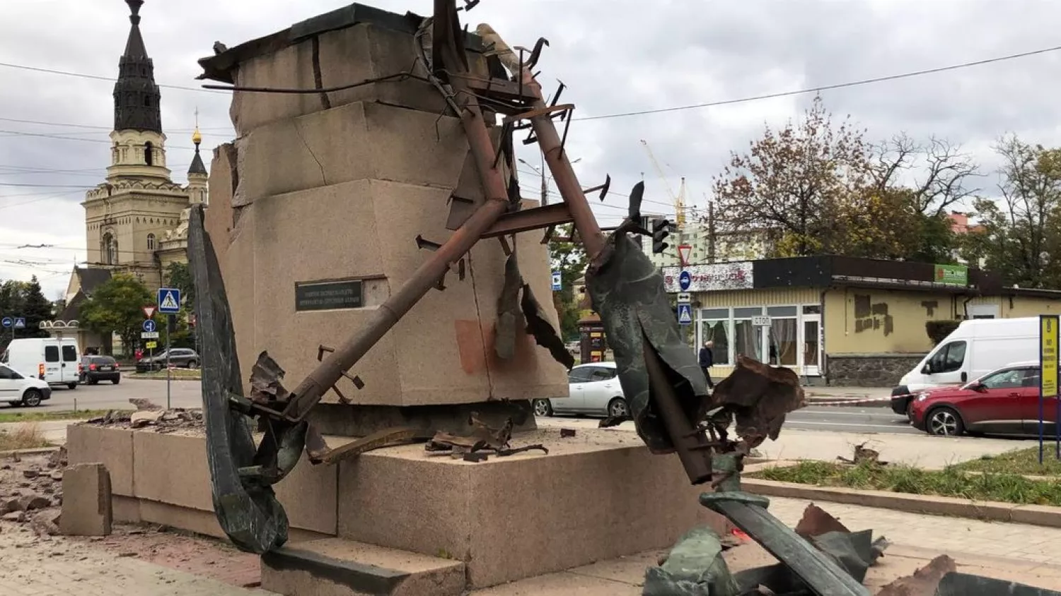 Пам‘ятник міліціонерам у Миколаєві невідомі підірвали у жовтні 2022 року, фото Валентини Гурової