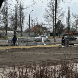 ДЖКГ Миколаєва продовжило термін будівництва тротуару на ПГУ до кінця квітня. Фото: МикВісті