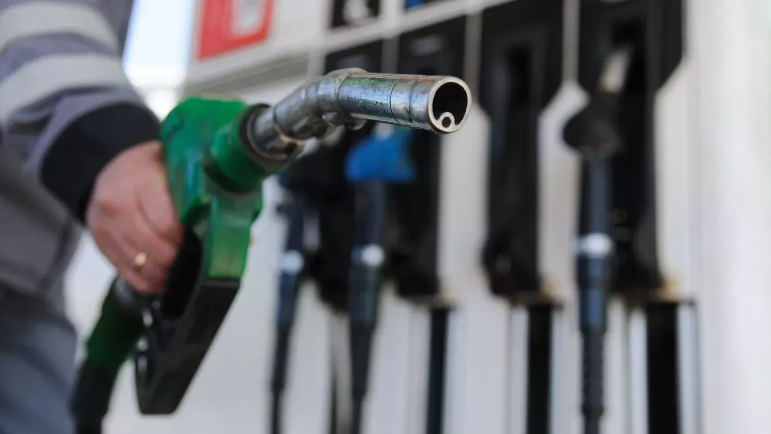 Ціни на пальне в Україні різко зросли. Ілюстративне фото Mykola Tys/SOPA Images/LightRocket via Getty Images