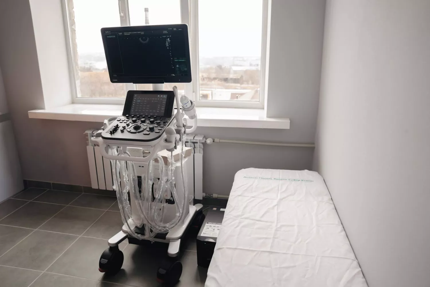У миколаївській лікарні №1 встановили новий УЗД-апарат для гінекологічного відділення. Фото: ЮНОПС Україна