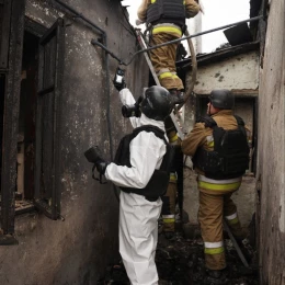 Через атаки російських дронів по Миколаєву постраждали троє людей. Фото: ДСНС