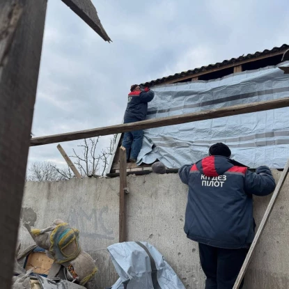 У Миколаєві ліквідовують наслідки російських атаки дронів. Фото: Миколаївська міська рада