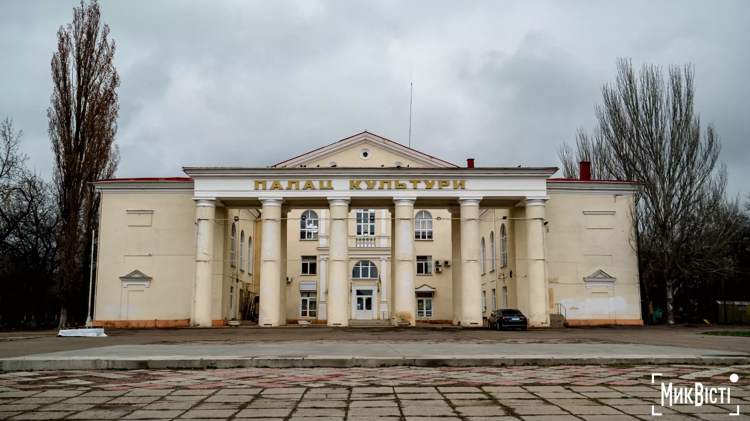 У Миколаєві біля ПК «Молодіжний» утворилося сміттєзвалище. Фото: МикВісті