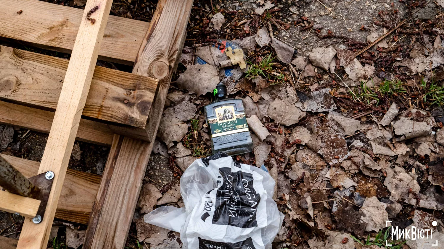У Миколаєві біля ПК «Молодіжний» утворилося сміттєзвалище. Фото: МикВісті