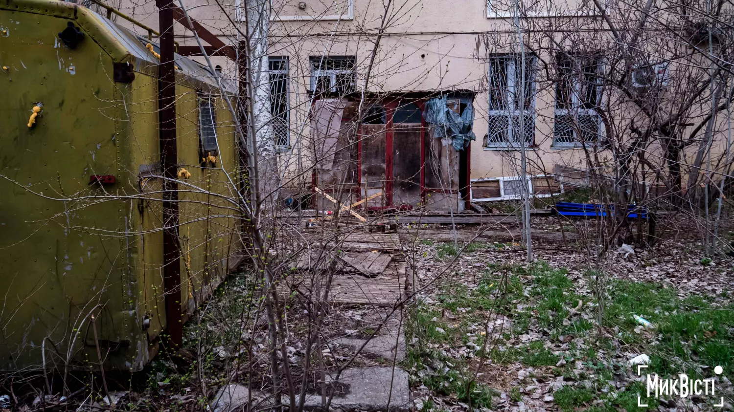 У Миколаєві біля ПК «Молодіжний» утворилося сміттєзвалище. Фото: МикВісті