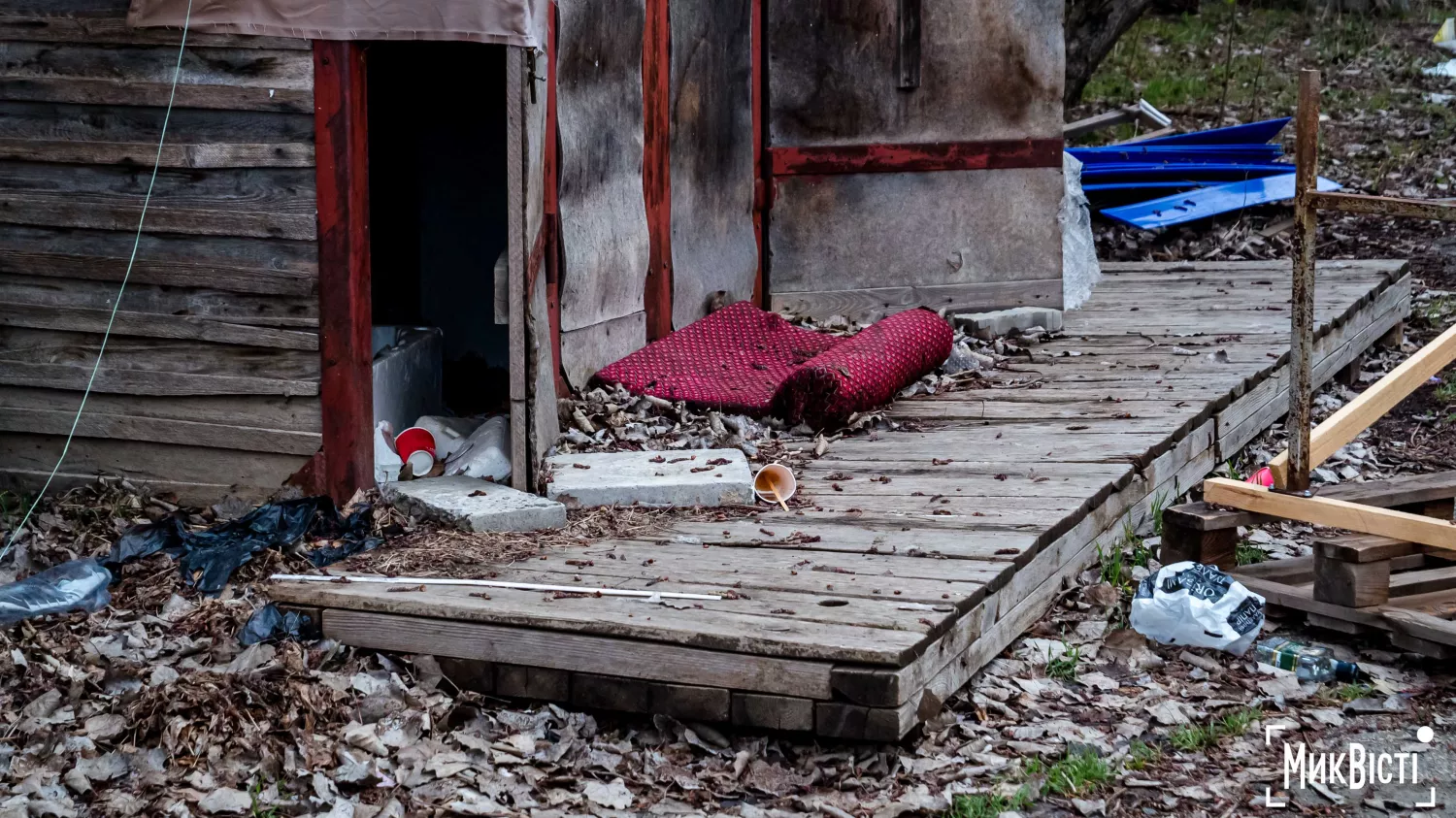 У Миколаєві біля ПК «Молодіжний» утворилося сміттєзвалище. Фото: МикВісті
