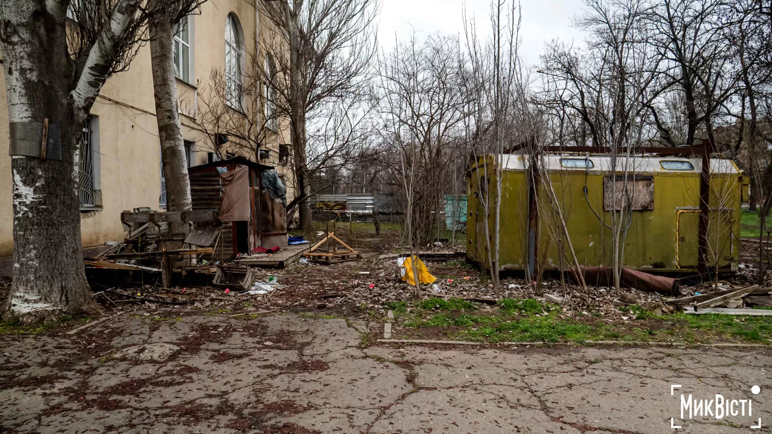 У Миколаєві біля ПК «Молодіжний» утворилося сміттєзвалище. Фото: МикВісті