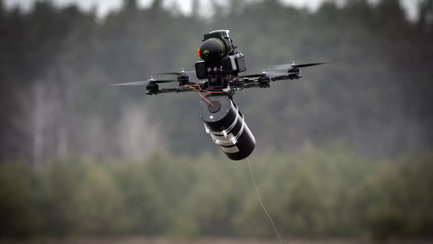 За добу росіяни тричі атакували Миколаївщину FPV-дронами. Фото: AP, Efrem Lukatsky