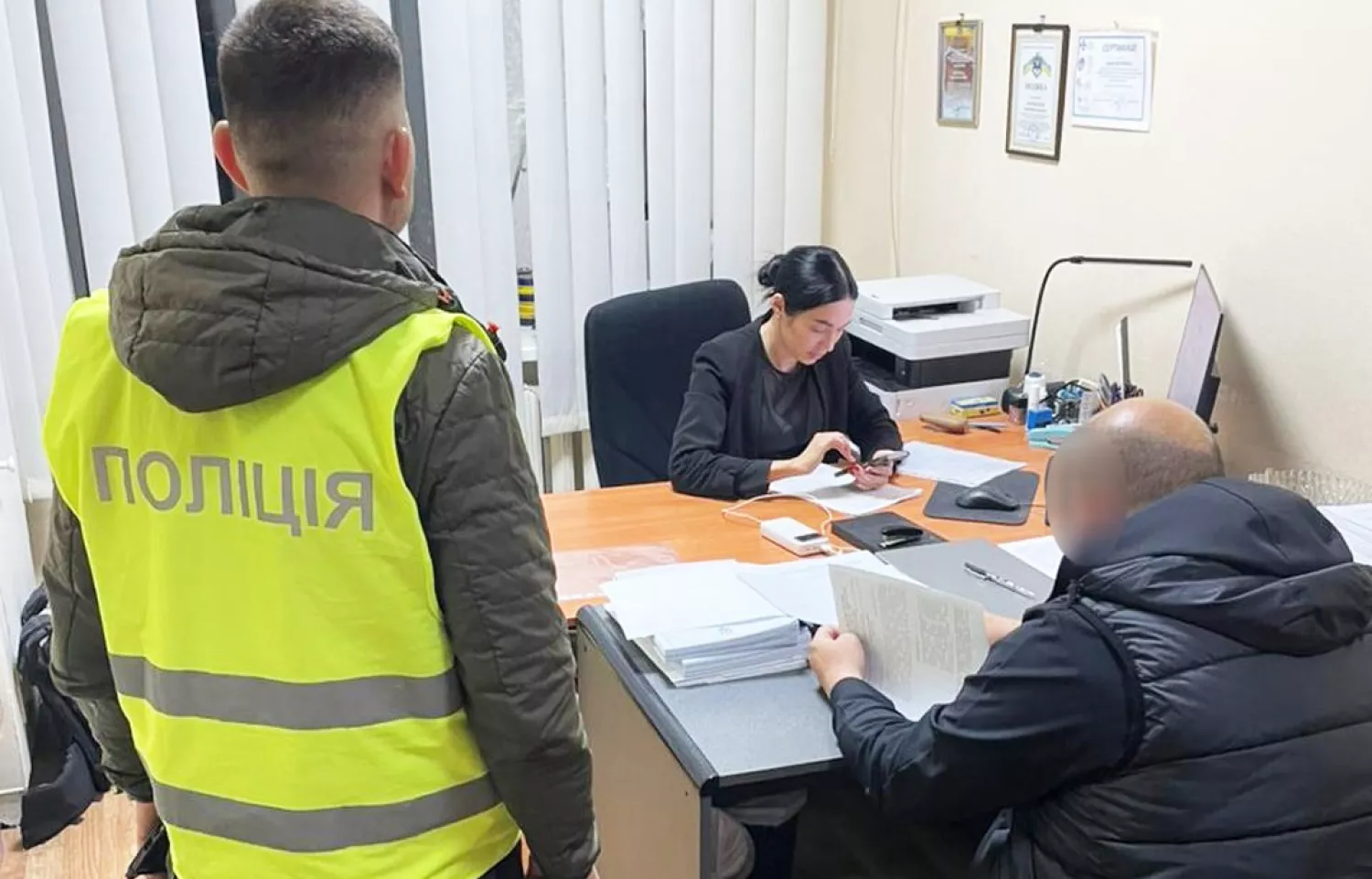 Слідчі дії у справі хабарництва на Миколаївщині. Фото Поліції Миколаївської області