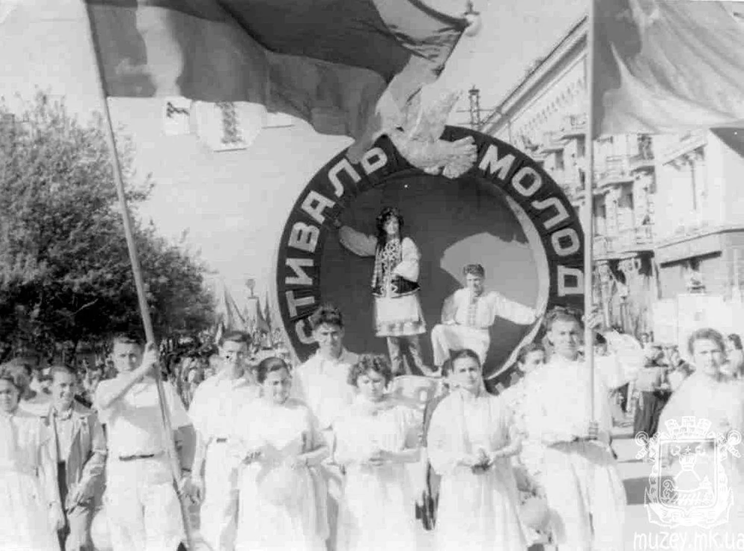 Миколаївський фестиваль молоді на вулиці Соборній (тоді — Радянській», 1957 рік. Фото: Південна Україна крізь віки