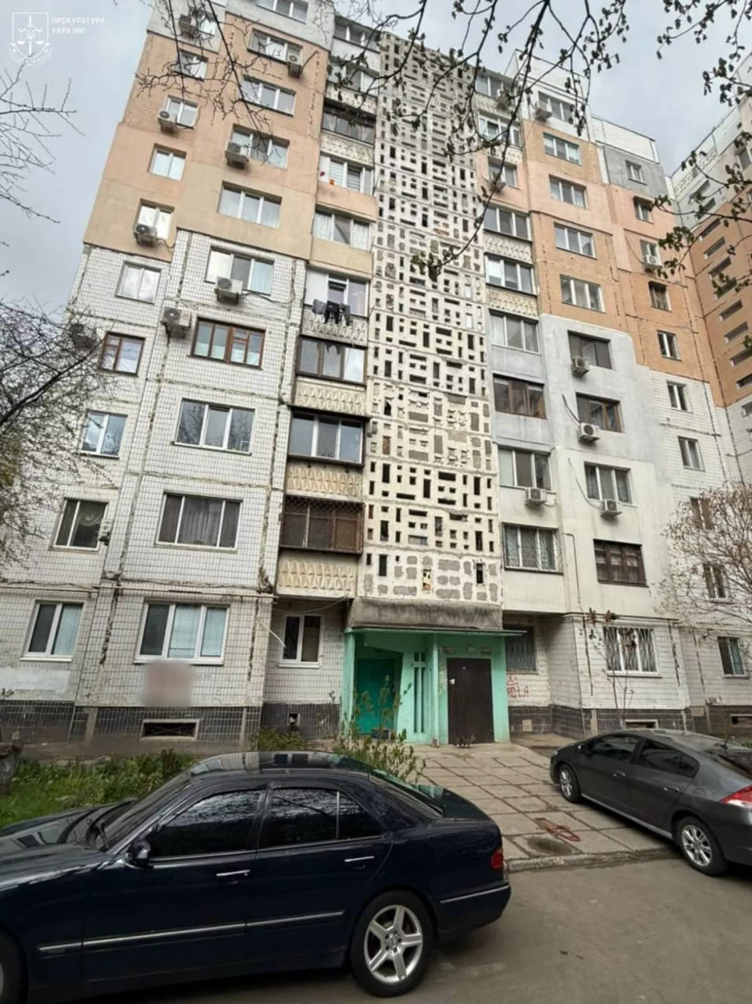 В Одесі чиновницю міськради підозрюють у недбалості під час ремонту будинку постраждалого від атак. Фото: Прокуратура Одеської області