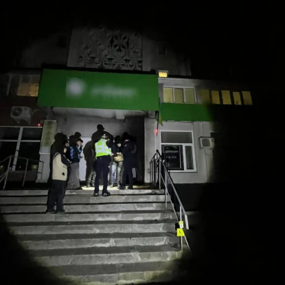 У Миколаєві затримали чоловіка, якого підозрюють у підпалі відділення банку. Фото: Нацполіція