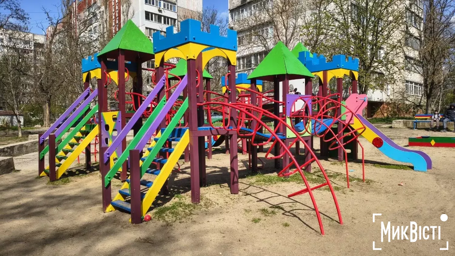 Оновлений дитячий майданчик на Колодязній. Фото: МикВісті