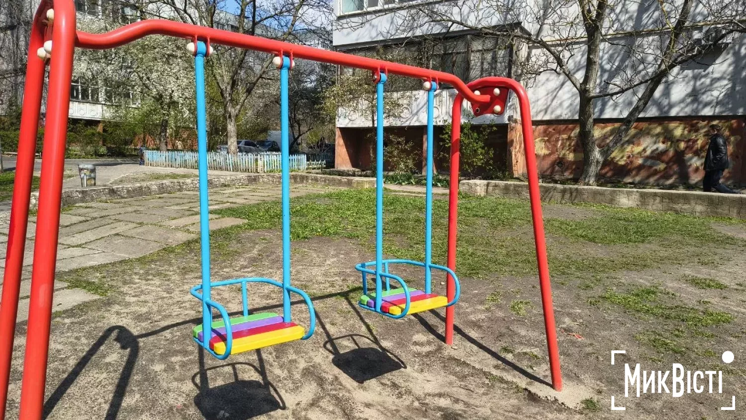 Оновлений дитячий майданчик на Колодязній. Фото: МикВісті