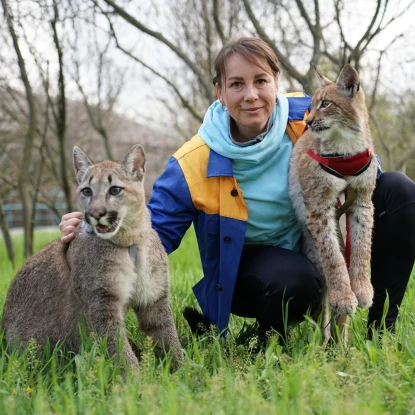 Тетяна разом із пумою Аміною та риссю Марисею під час щоденного вигулу. Суспільне Миколаїв/Олександр Гордієнко