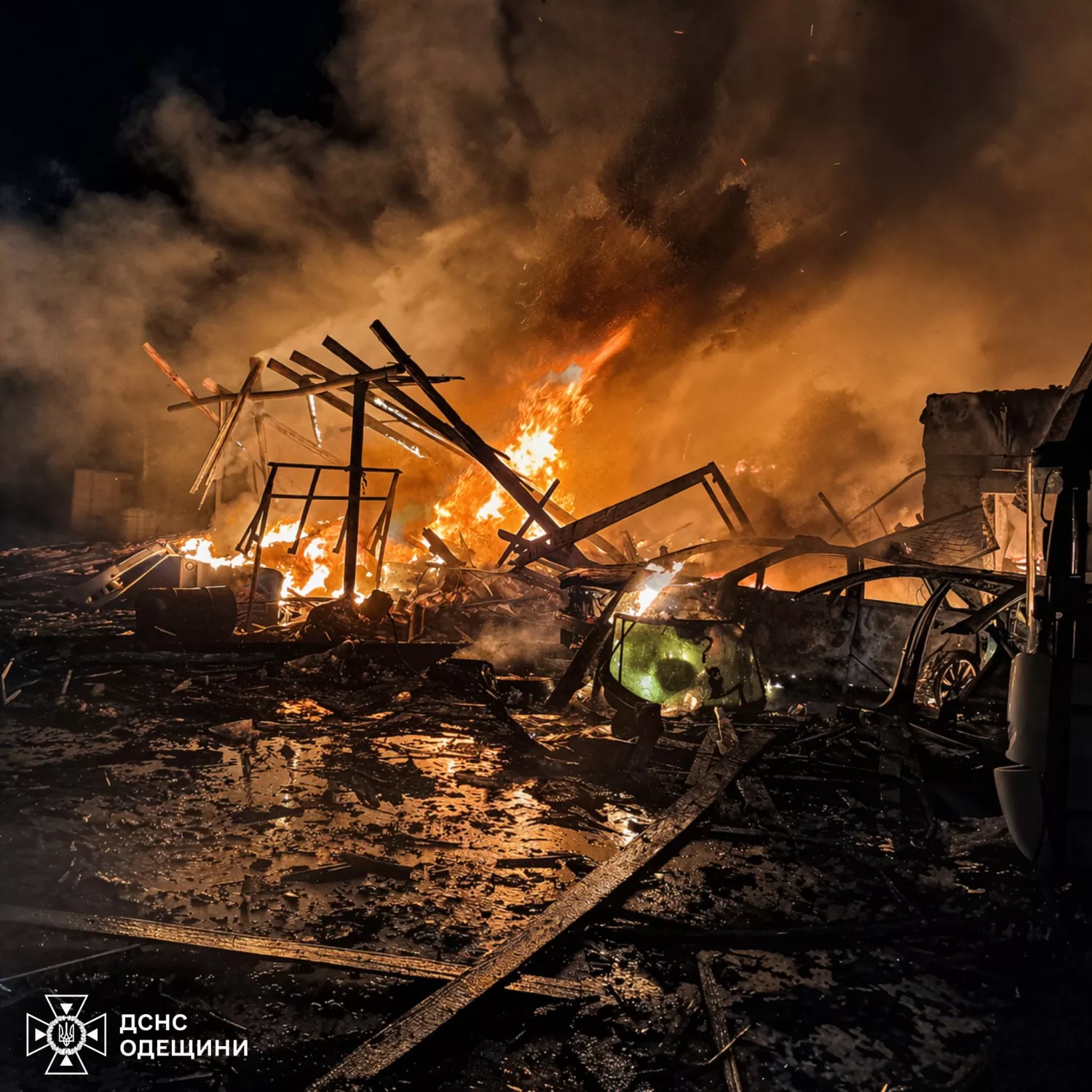 Атака на порт в Ізмаїлі 14 квітня. Фото: ДСНС