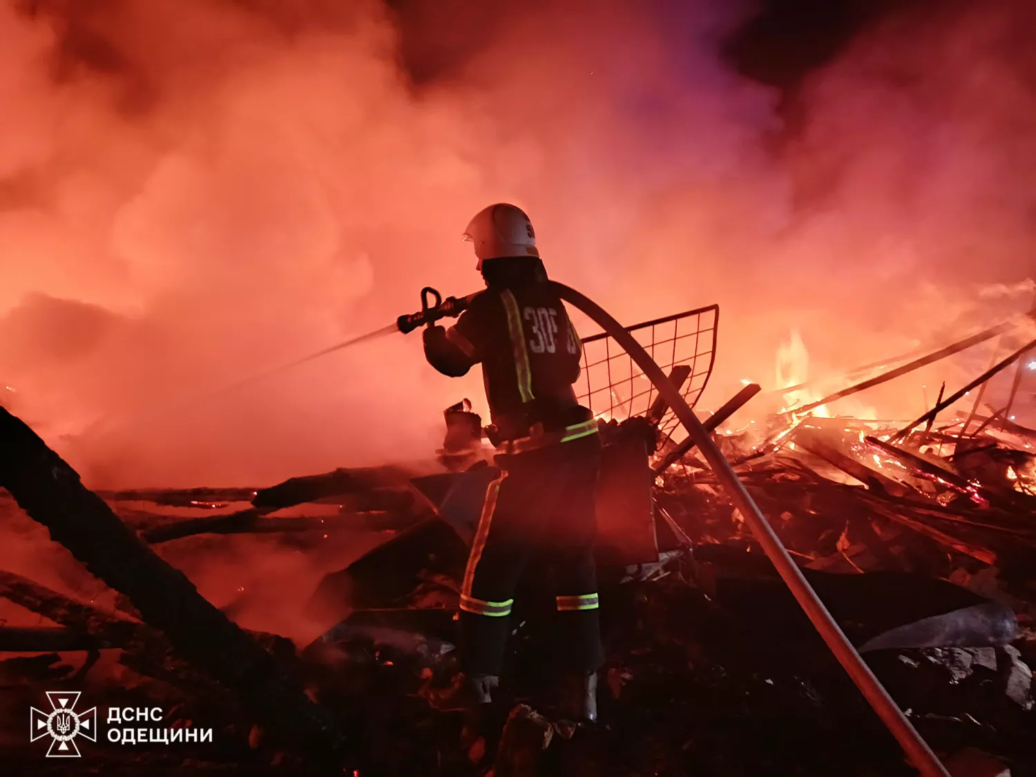 Атака на порт в Ізмаїлі 14 квітня. Фото: ДСНС