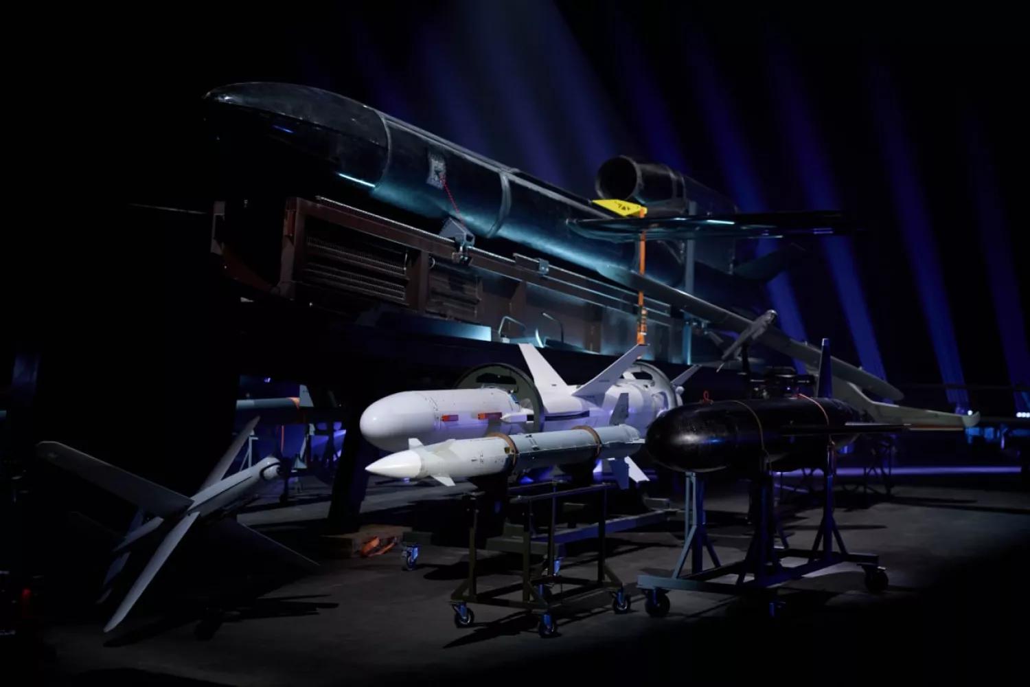 Зеленський показав 7 видів ракет українського виробництва. Фото: Офіс президента