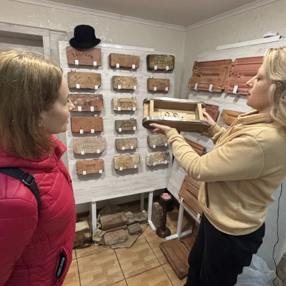 Колекція старовинної цегли Ірини Зозулі. Фото: Суспільне Миколаїв