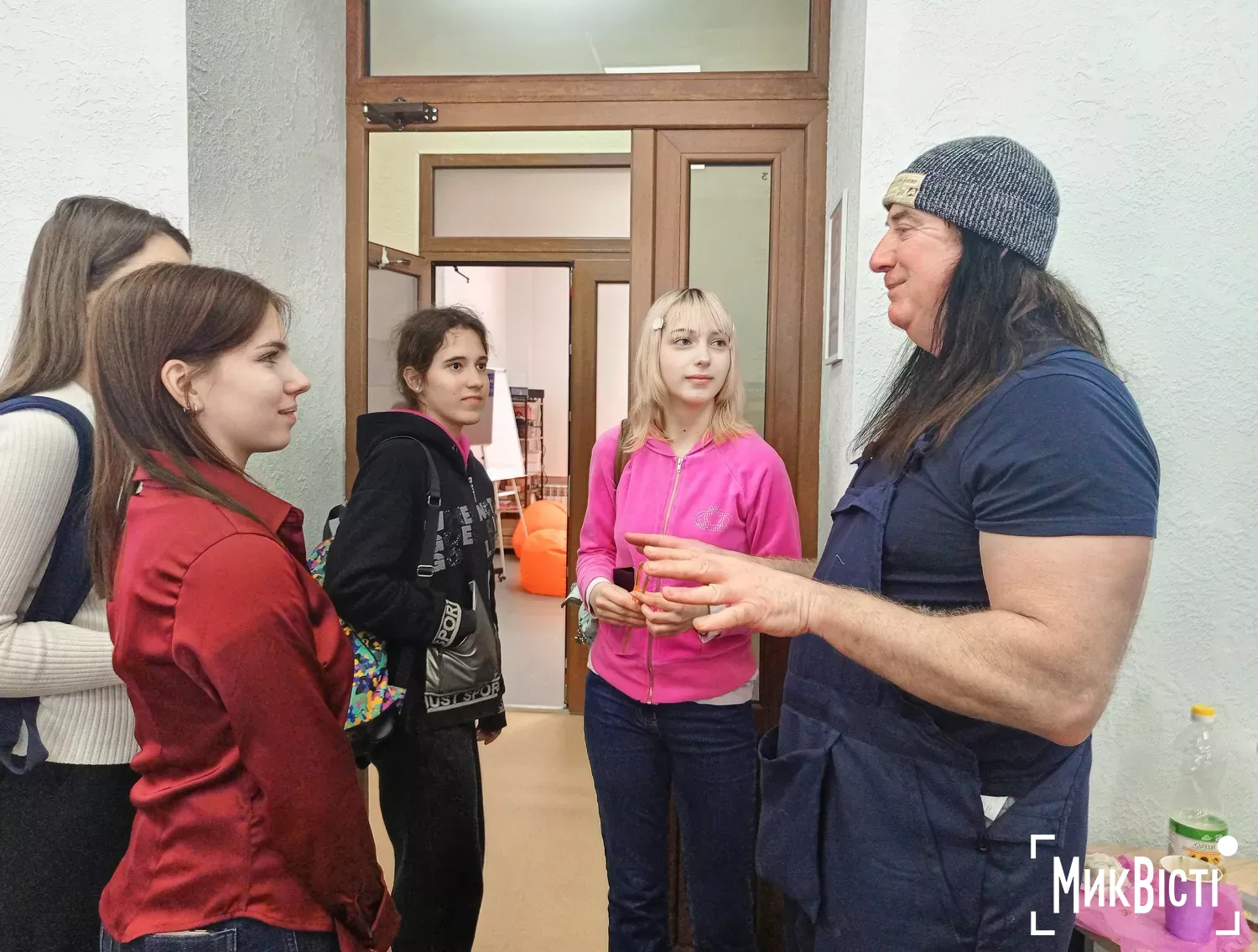 Шотландський художник проводить у Миколаєві арт-терапевтичні майстер-класи з живопису, фото Галина Сеннікова, НикВести