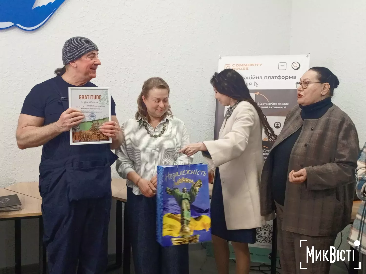 Шотландський художник проводить у Миколаєві арт-терапевтичні майстер-класи з живопису, фото Галина Сеннікова, НикВести