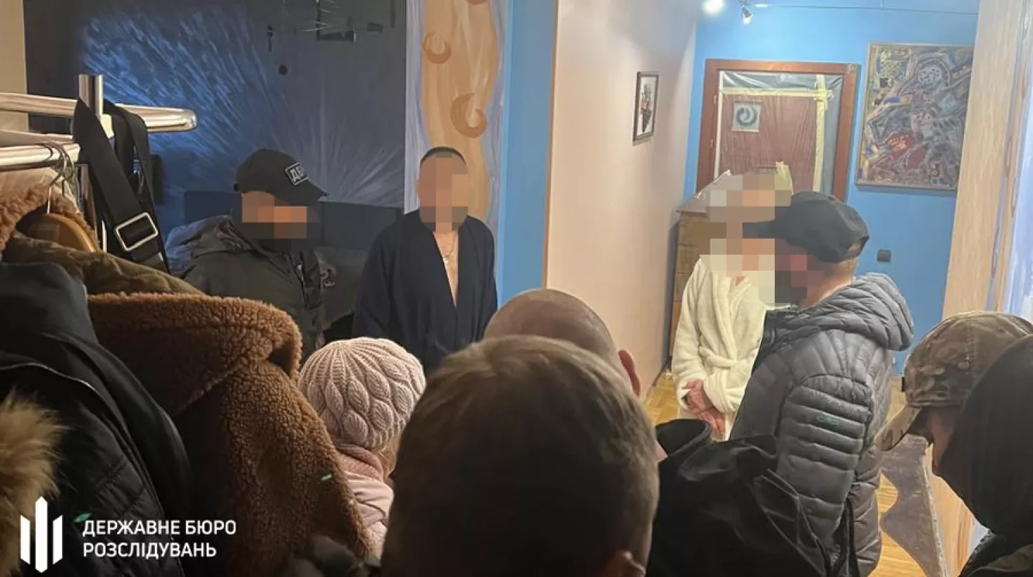 Правоохоронці викрили двох помічників народних депутатів. Фото: ДБР