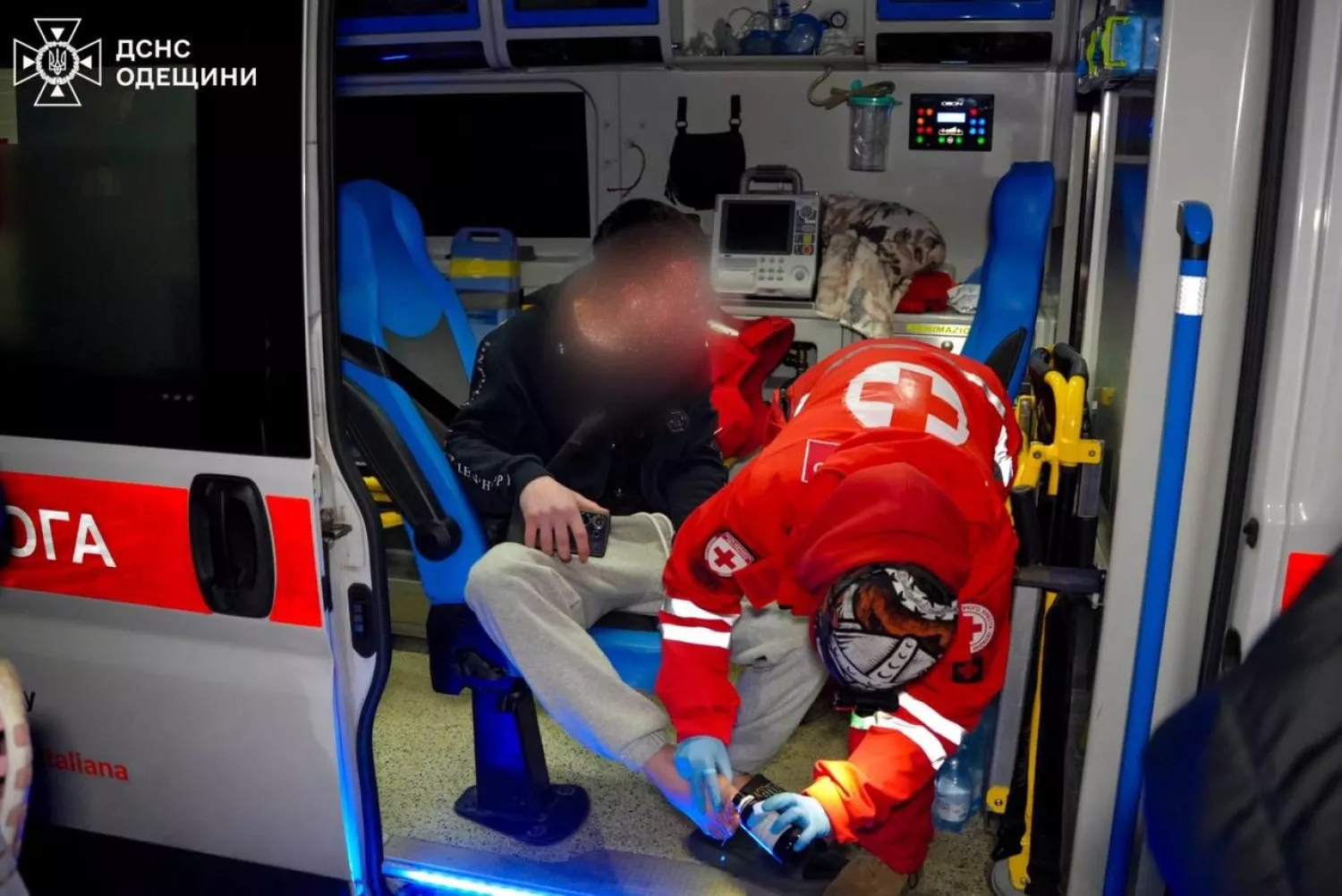 Наслідки обстрілу Одеси 16 квітня. Фото: ДСНС