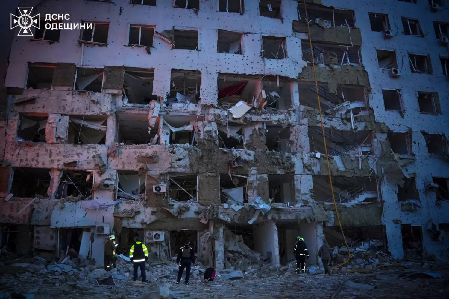 Наслідки обстрілу Одеси 16 квітня. Фото: ДСНС