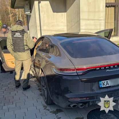 В Ужгороді провоохоронці затримали учасника кібер угруповання: фото Національної Поліції України