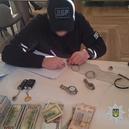 В Ужгороді провоохоронці затримали учасника кібер угруповання: фото Національної Поліції України