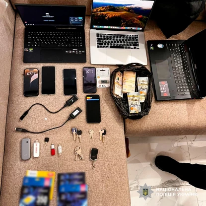 В Ужгороді провоохоронці затримали учасника кібер угруповання: фото Національної Поліції України