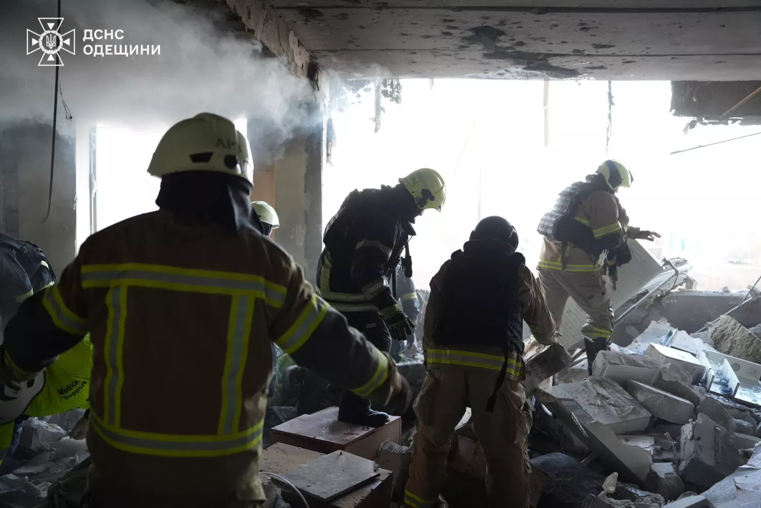 Рятувальники завершили розбір завалів після атаки РФ на багатоповерхівку в Одесі. Фото: ДСНС