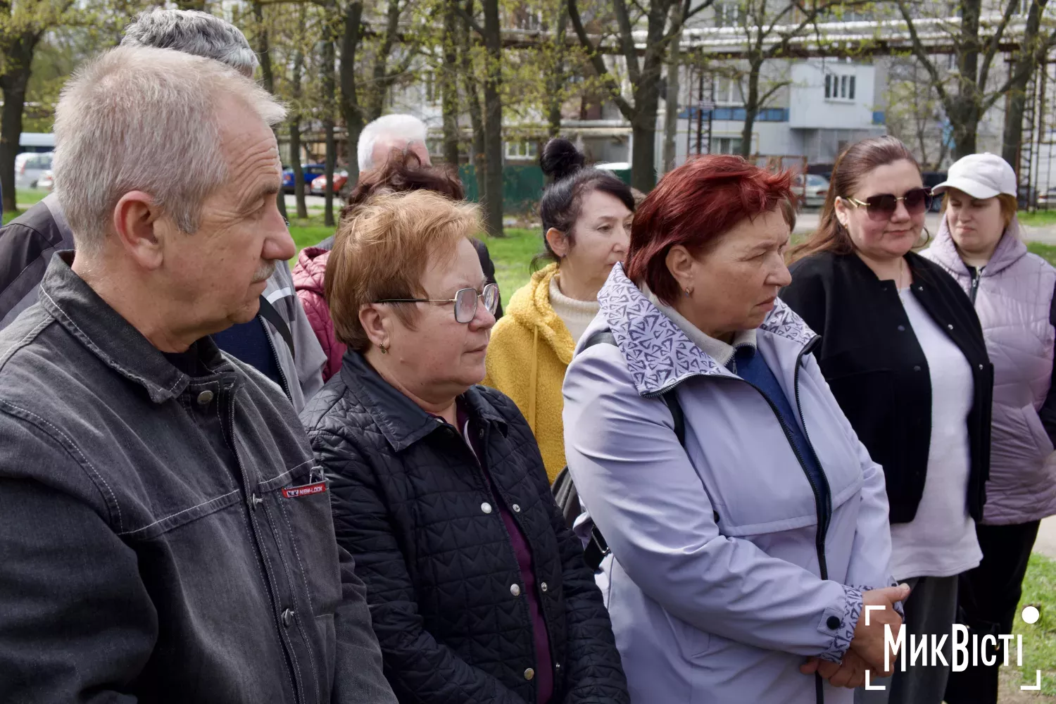 Миколаївці зібралися на території, де планують побудувати АЗС. Фото: НикВести, Кірілл Витвицький