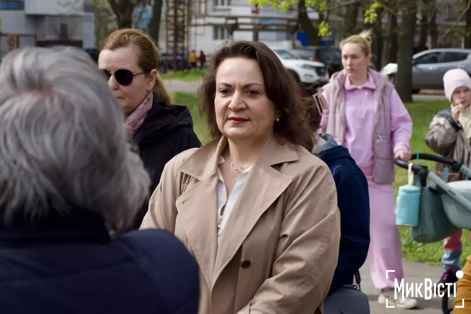 Миколаївці зібралися на території, де планують побудувати АЗС. Фото: НикВести, Кірілл Витвицький