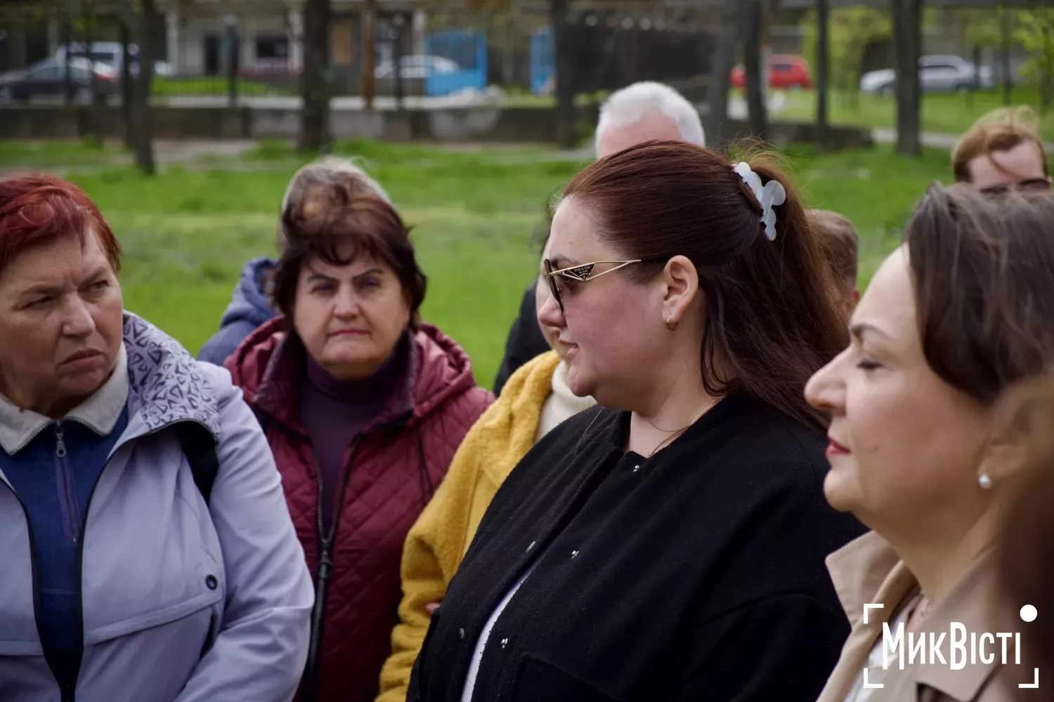 Миколаївці зібралися на території, де планують побудувати АЗС. Фото: НикВести, Кірілл Витвицький