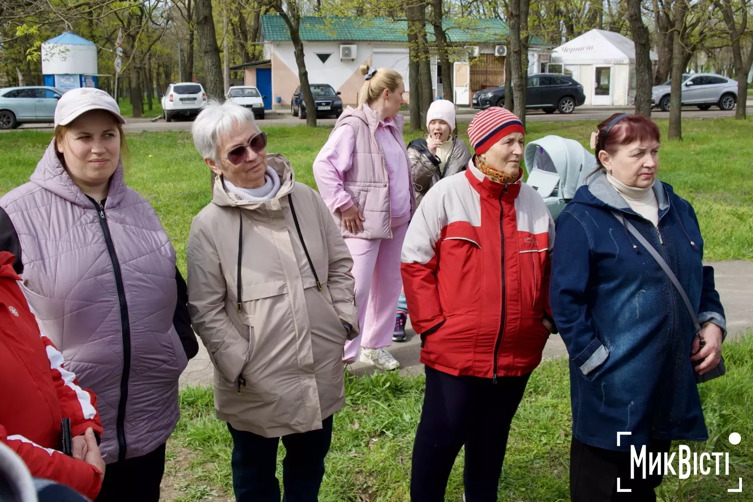 Миколаївці зібралися на території, де планують побудувати АЗС. Фото: НикВести, Кірілл Витвицький