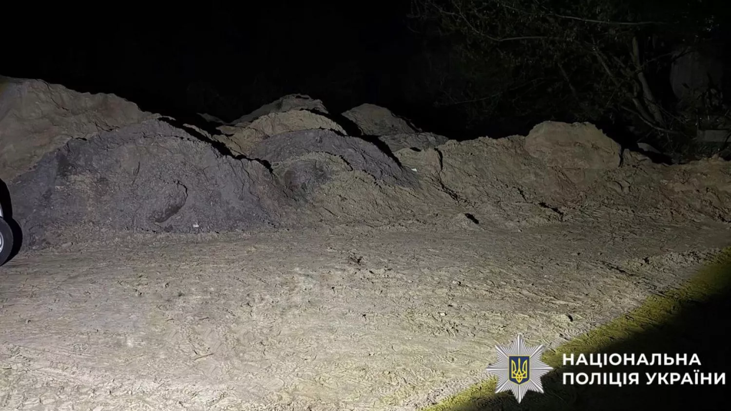 Поліція відкрила кримінальне провадження через смерть дитини у піску, фото Поліція Київської області