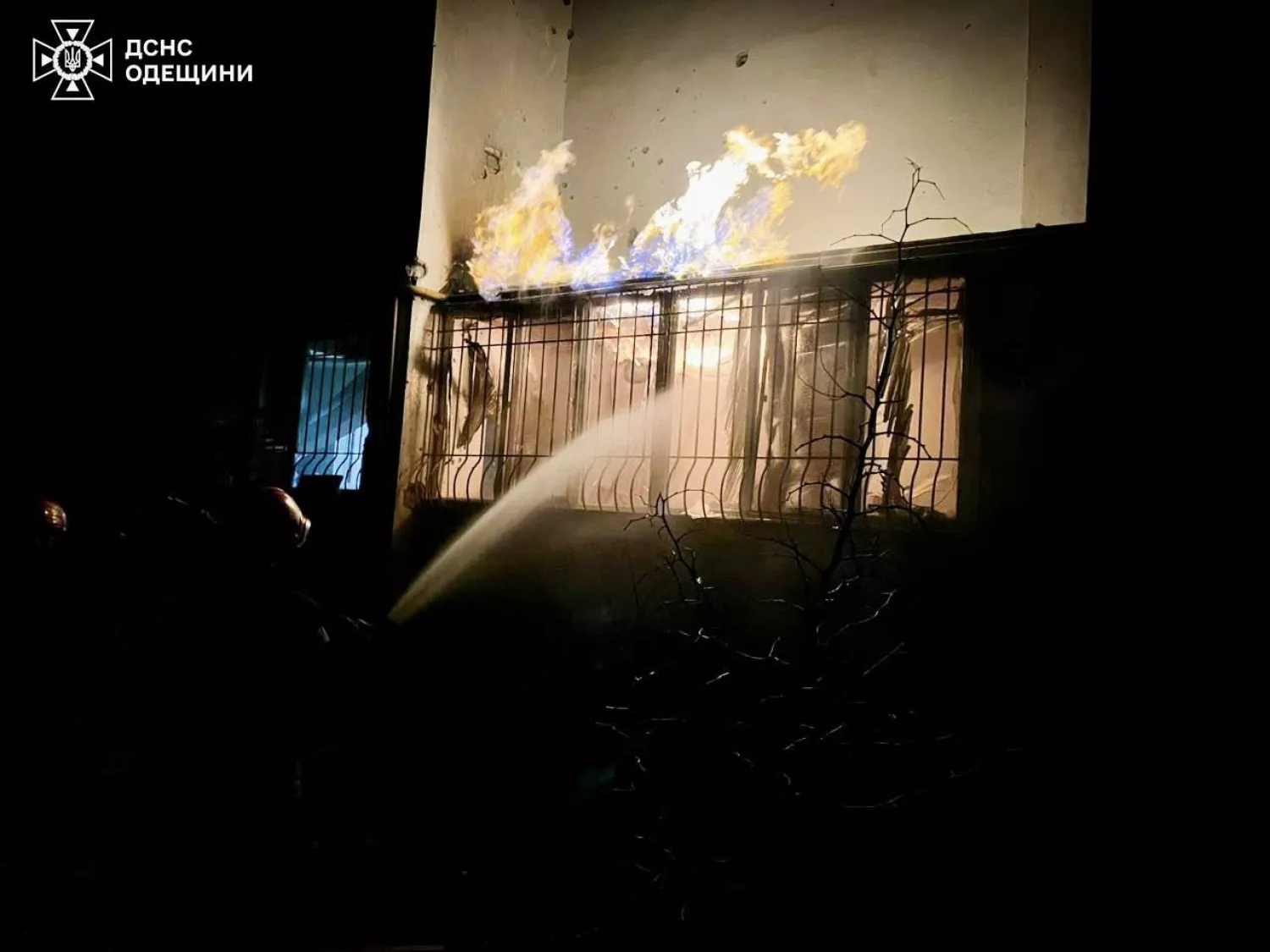 Наслідки обстрілу Одещини 2 квітня. Фото: ДСНС